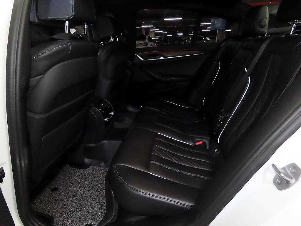 BMW 5시리즈 5시리즈 (G30) 520d xDrive M 스포츠 플러스 이미지 7