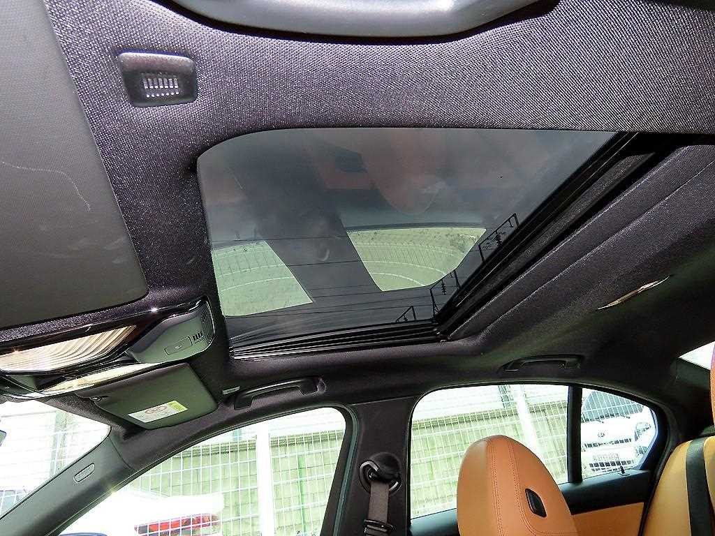 BMW 3시리즈 3시리즈 (G20) 320i M 스포츠 이미지 17