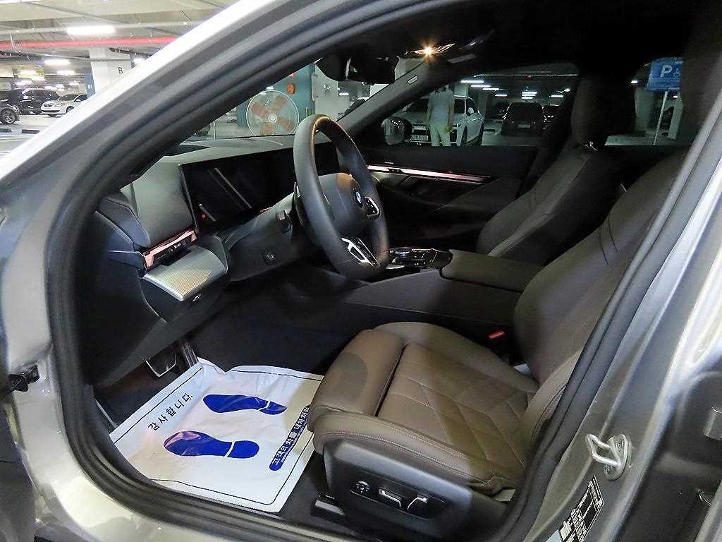 BMW 5시리즈 5시리즈 (G60) 520i 기본형 이미지 6