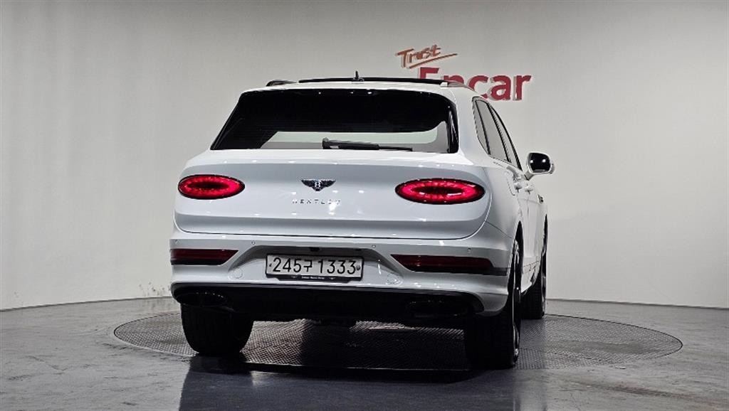 벤틀리 벤테이가 4.0 V8 이미지 2