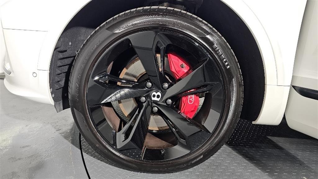 벤틀리 벤테이가 4.0 V8 이미지 3