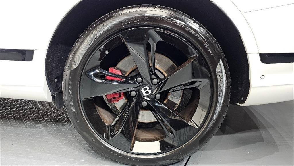 벤틀리 벤테이가 4.0 V8 이미지 4