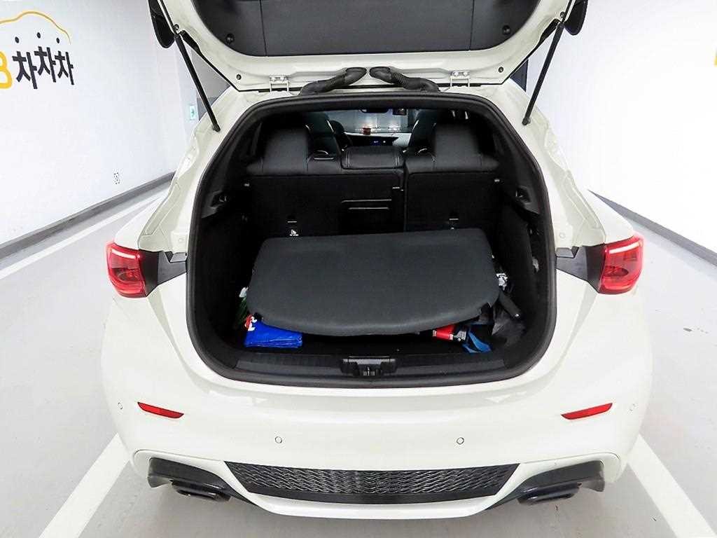 인피니티 Q Q30 2.0 프리미엄 이미지 5