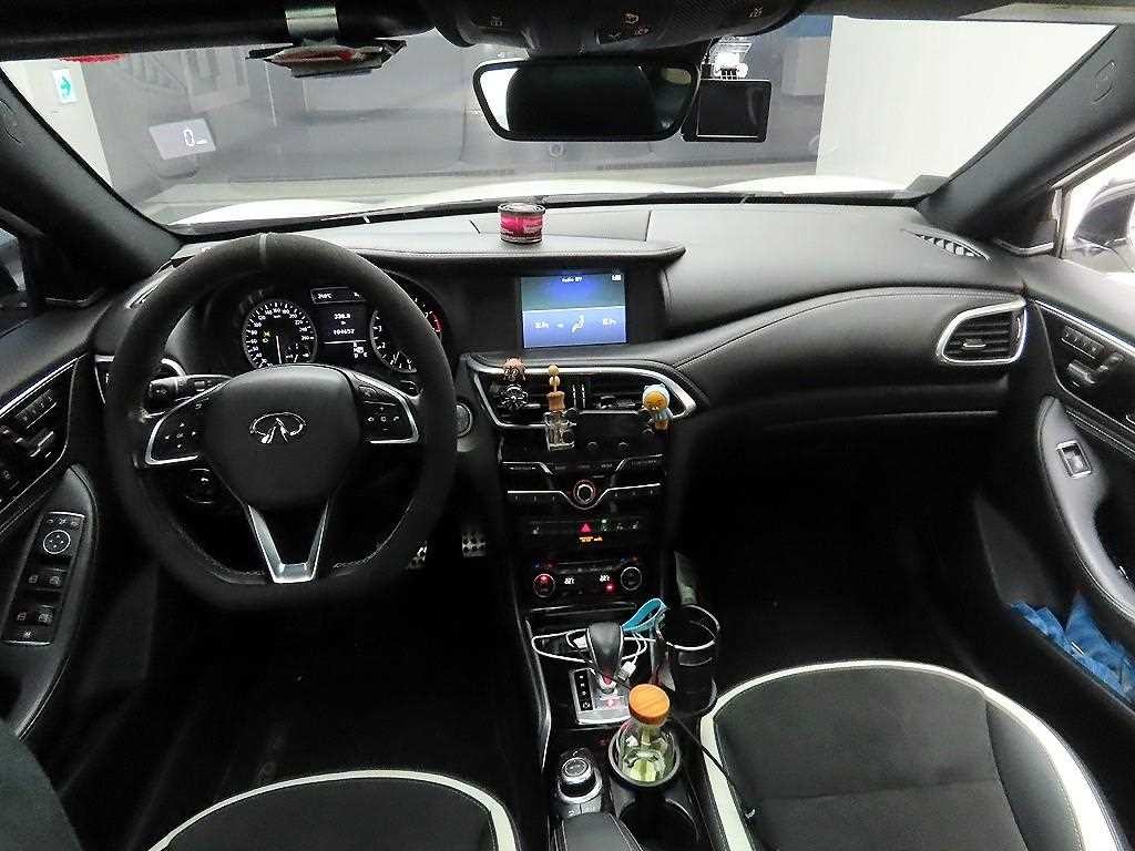 인피니티 Q Q30 2.0 프리미엄 이미지 6