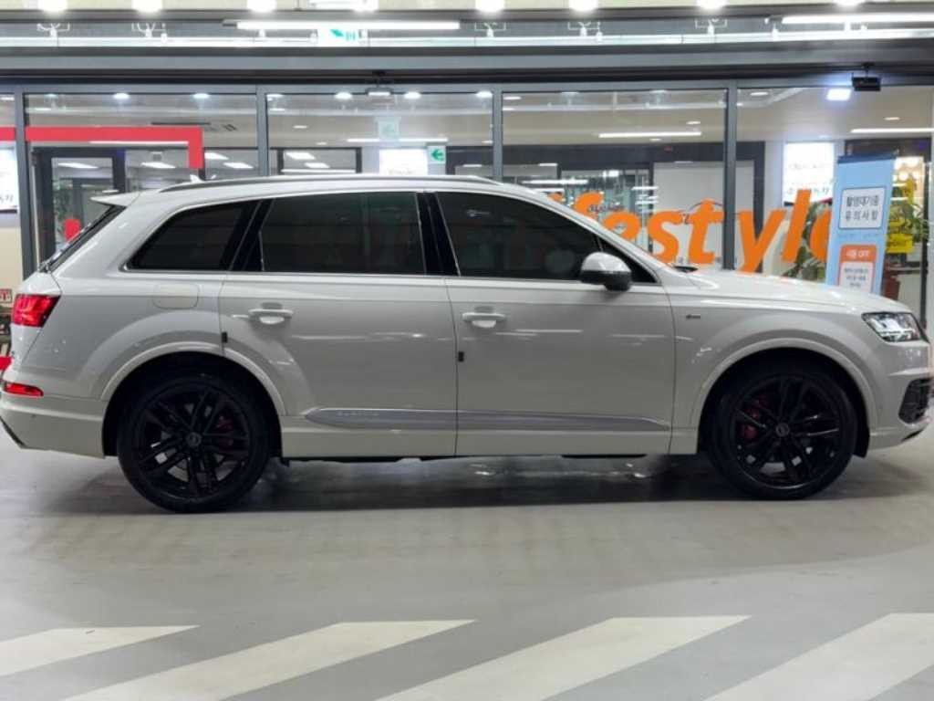아우디 Q7 Q7 (4M) 45 TDI 콰트로 스포트 이미지 3