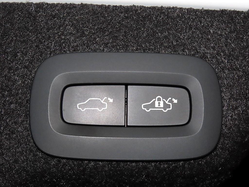 볼보 S90 T8 AWD 얼티메이트 브라이트 이미지 16