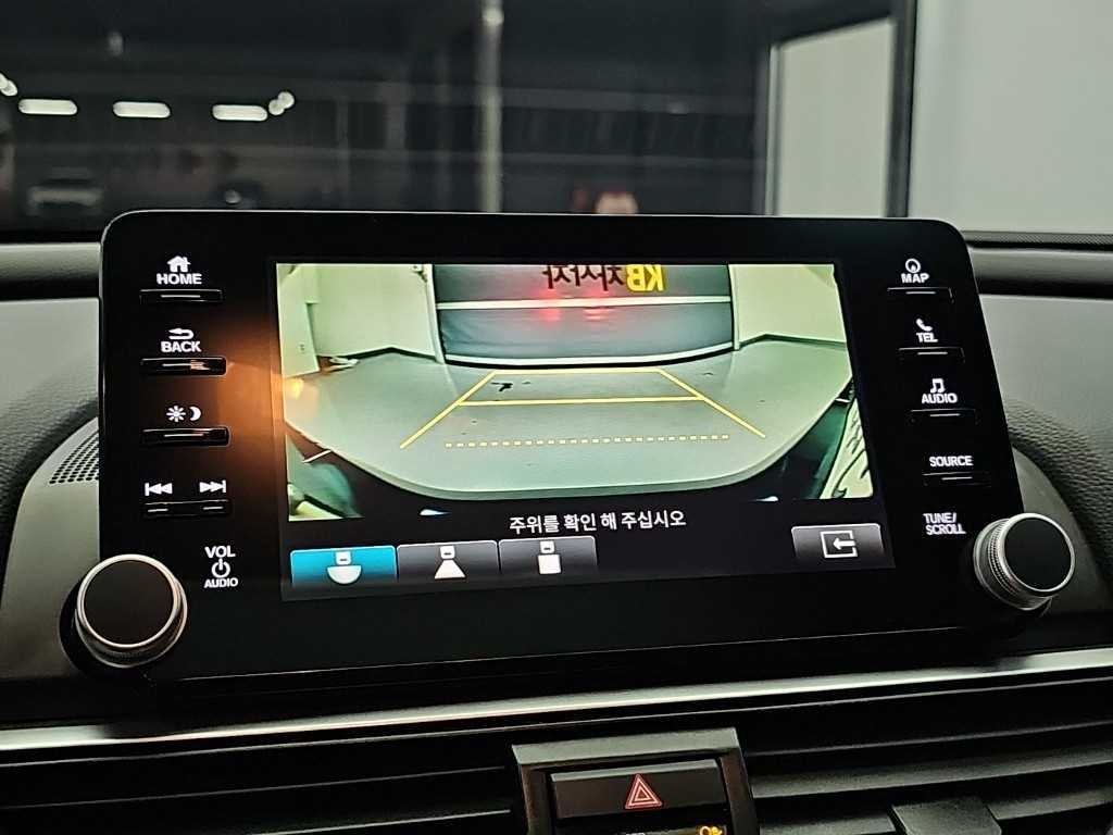혼다 어코드 어코드(10세대) 2.0 하이브리드 투어링 이미지 15