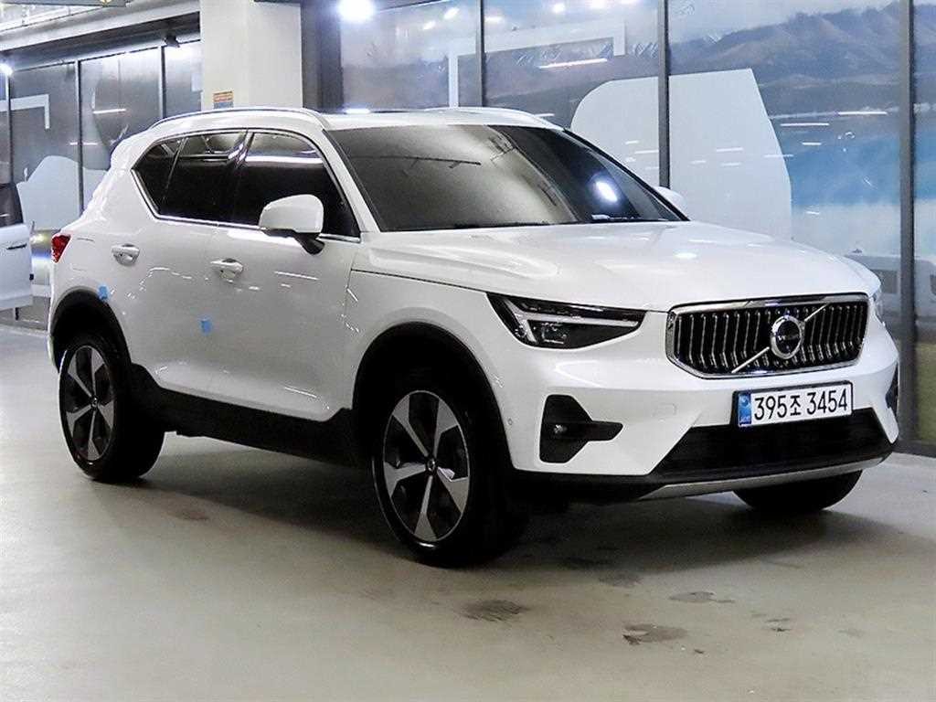 볼보 XC40 B4 AWD 플러스 브라이트 이미지 1