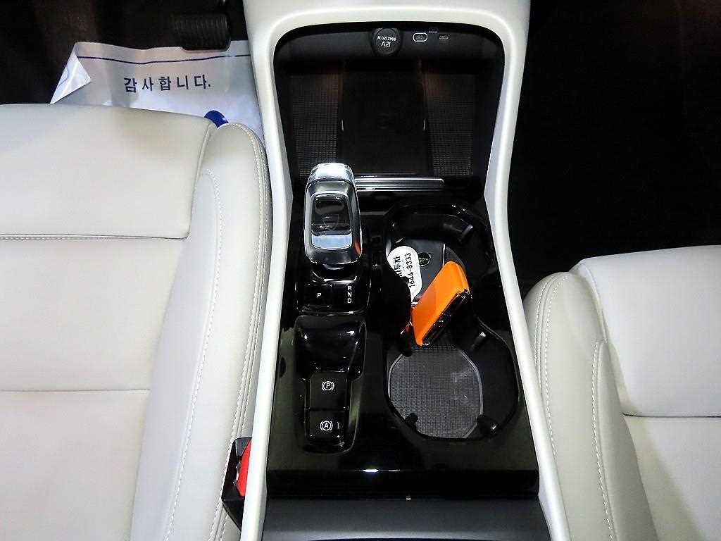 볼보 XC40 B4 AWD 플러스 브라이트 이미지 12