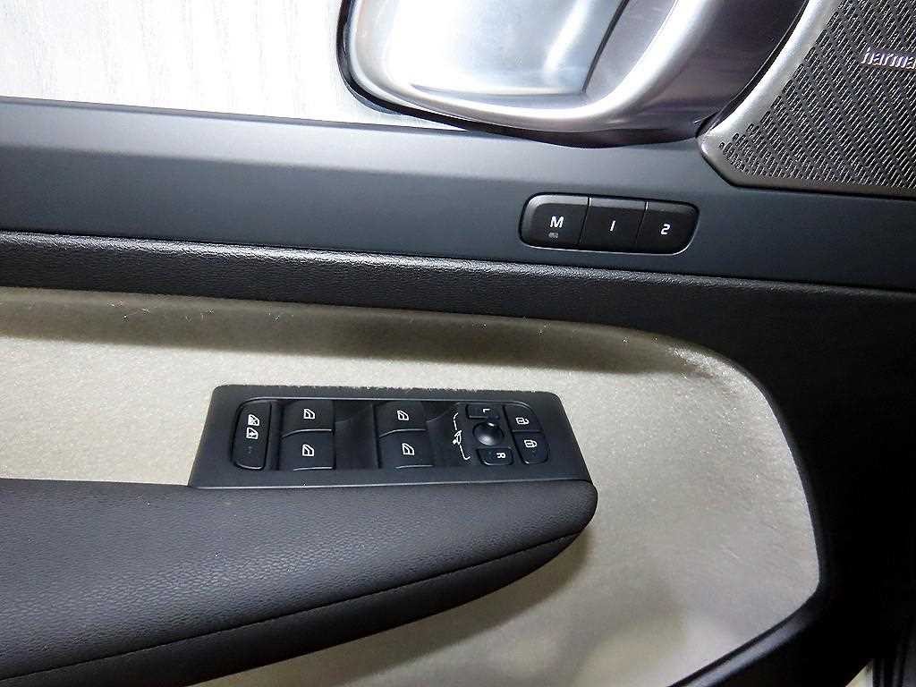볼보 XC40 B4 AWD 플러스 브라이트 이미지 13