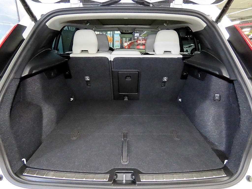 볼보 XC40 B4 AWD 플러스 브라이트 이미지 17