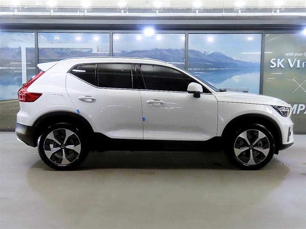 볼보 XC40 B4 AWD 플러스 브라이트 이미지 3