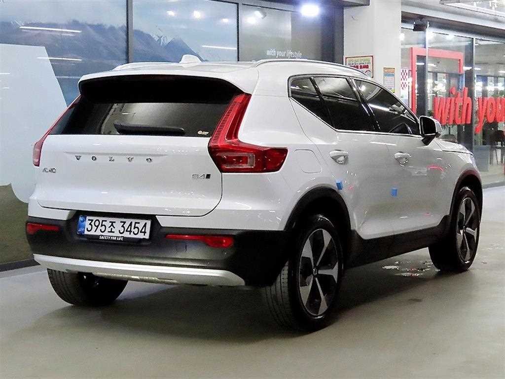 볼보 XC40 B4 AWD 플러스 브라이트 이미지 4