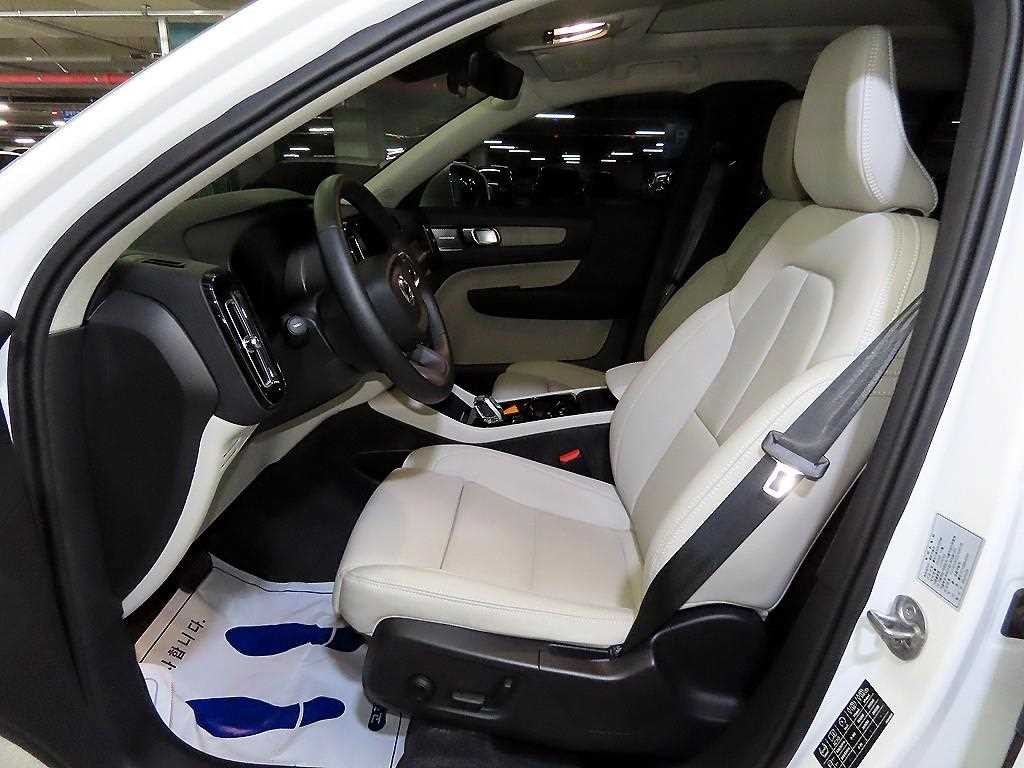 볼보 XC40 B4 AWD 플러스 브라이트 이미지 6