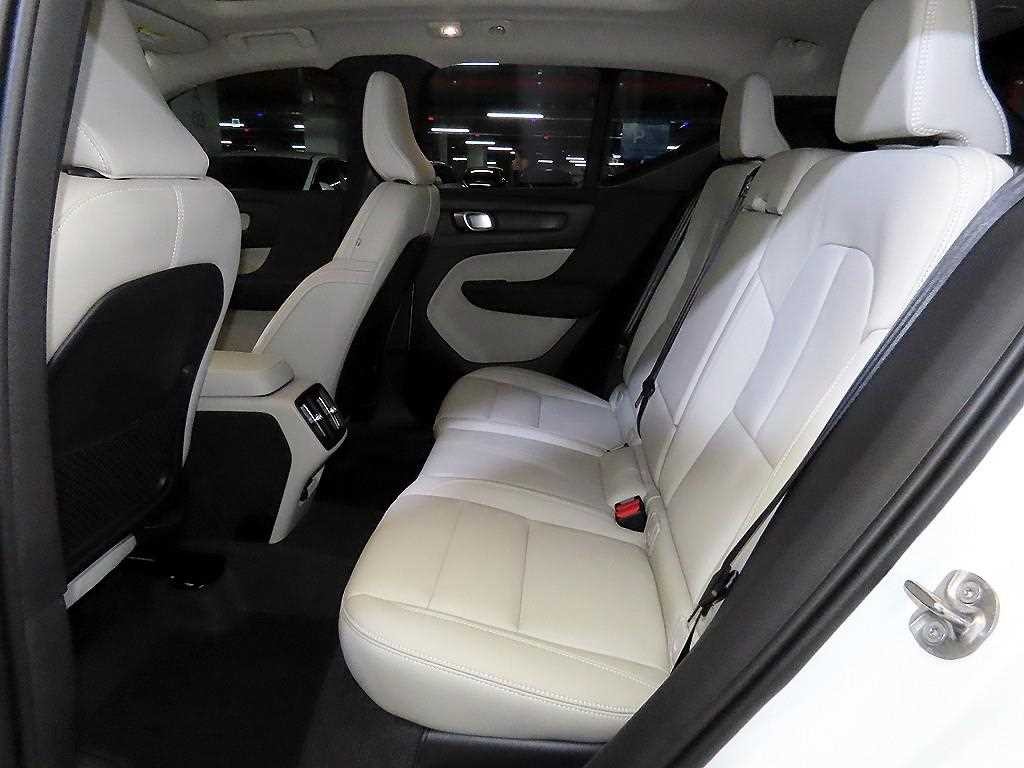 볼보 XC40 B4 AWD 플러스 브라이트 이미지 7