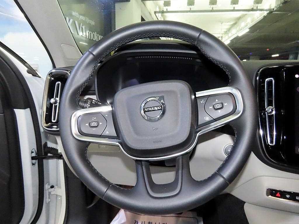 볼보 XC40 B4 AWD 플러스 브라이트 이미지 8