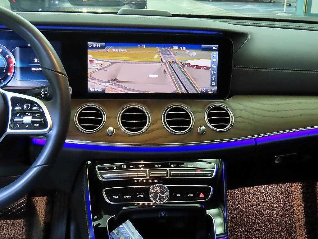 벤츠 E 클래스 E-클래스 W213 E300 4MATIC 익스클루시브 이미지 11