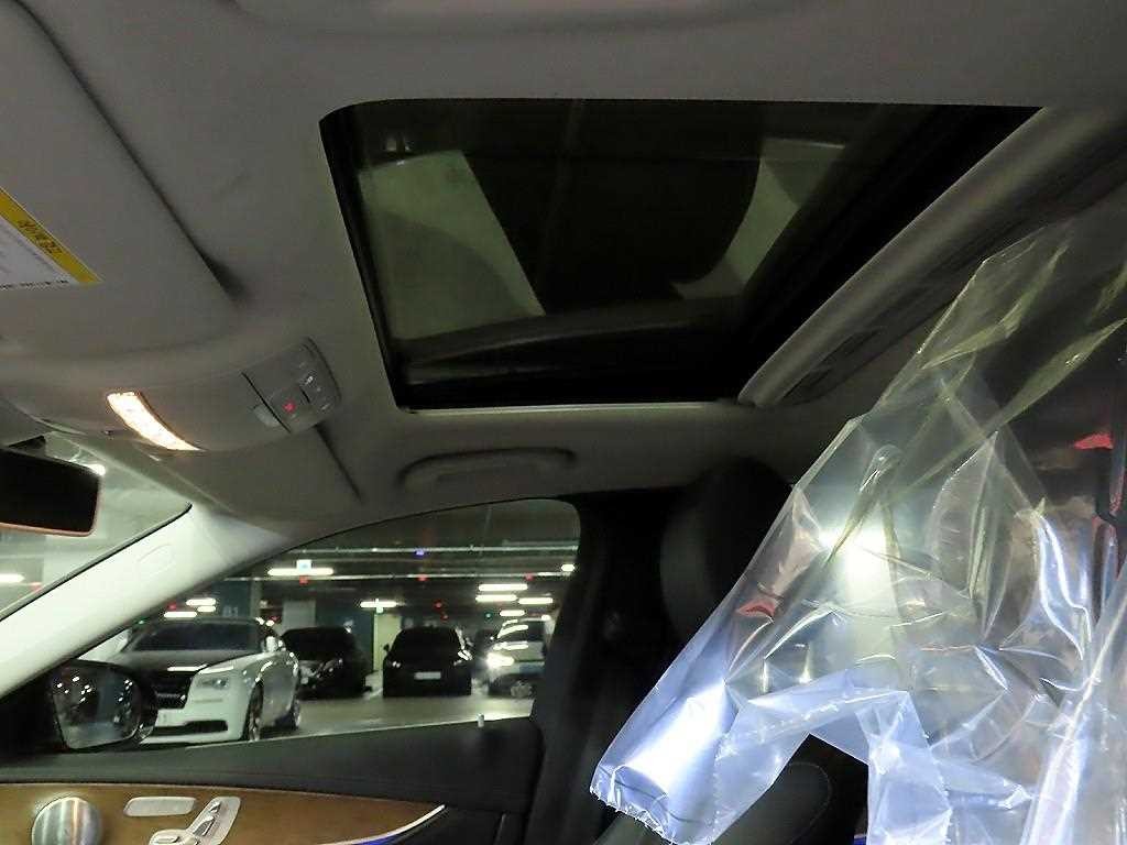 벤츠 E 클래스 E-클래스 W213 E300 4MATIC 익스클루시브 이미지 16