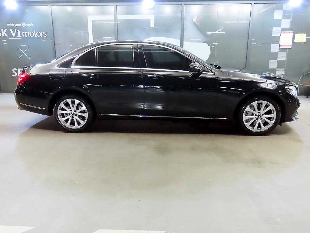 벤츠 E 클래스 E-클래스 W213 E300 4MATIC 익스클루시브 이미지 3