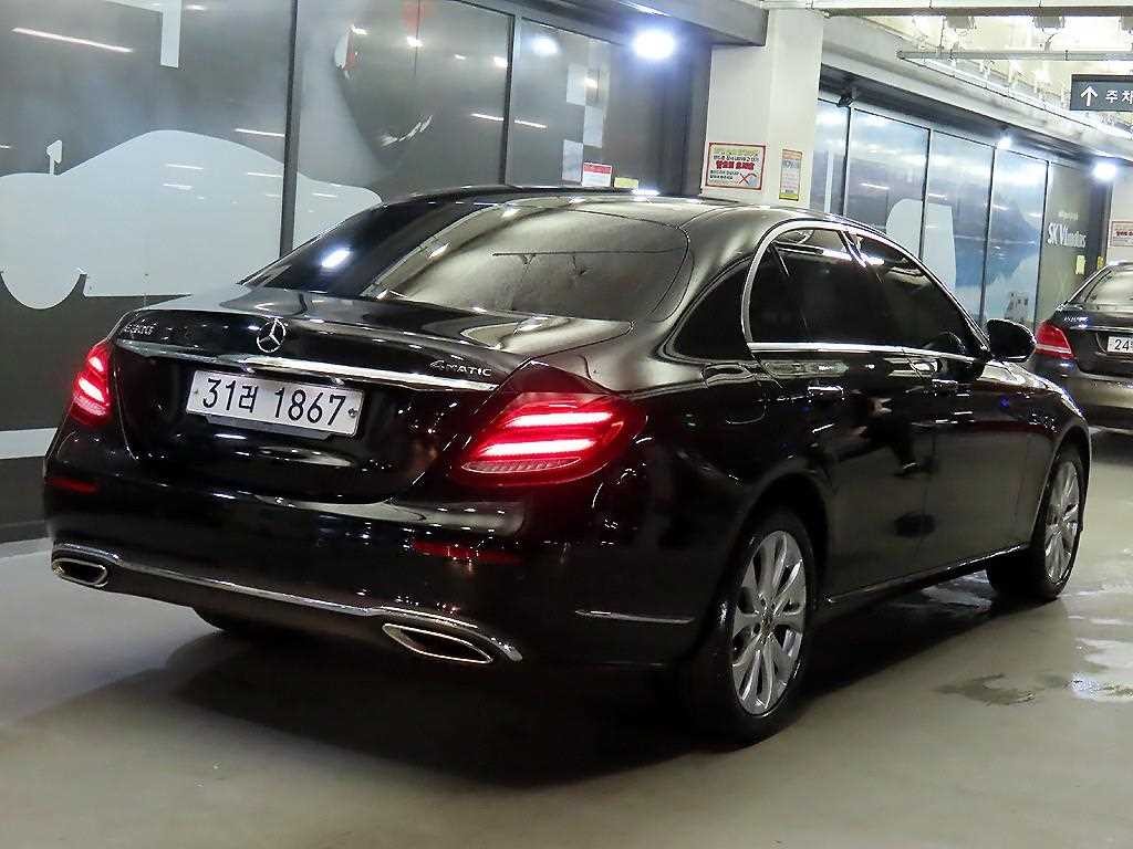 벤츠 E 클래스 E-클래스 W213 E300 4MATIC 익스클루시브 이미지 4