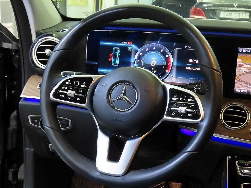 벤츠 E 클래스 E-클래스 W213 E300 4MATIC 익스클루시브 이미지 8