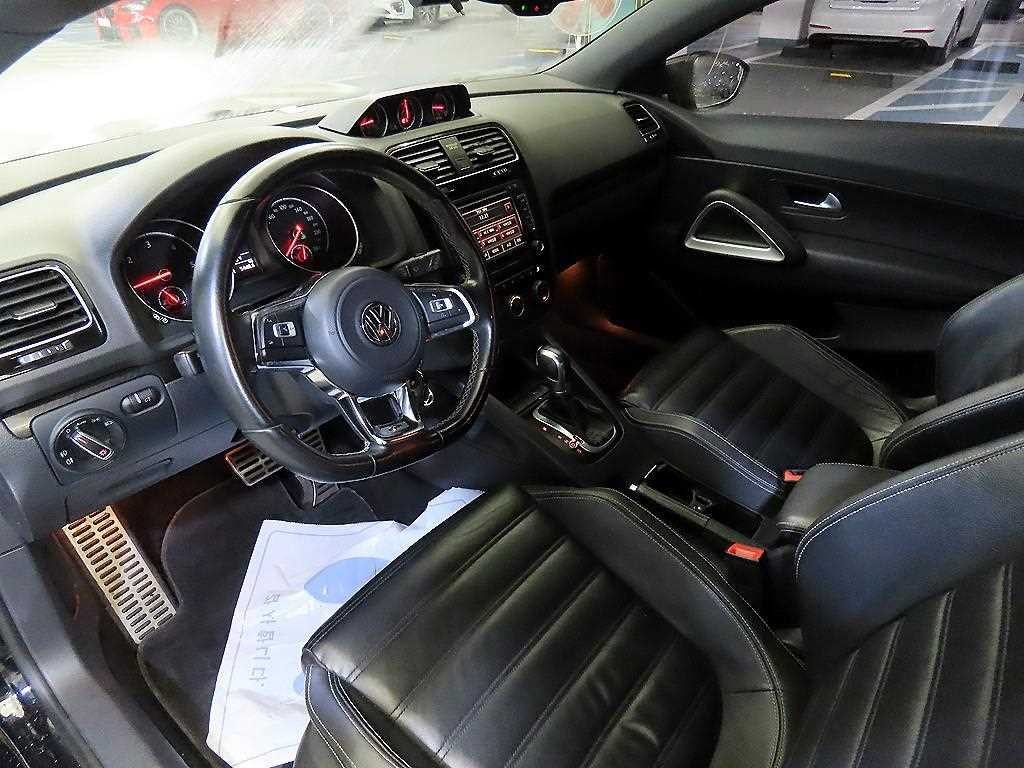 폭스바겐 시로코 2.0 TDI R-LINE 이미지 10