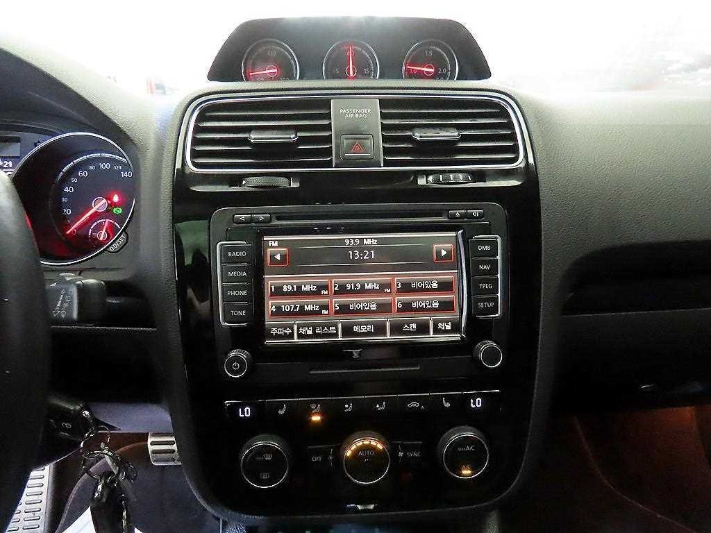 폭스바겐 시로코 2.0 TDI R-LINE 이미지 11