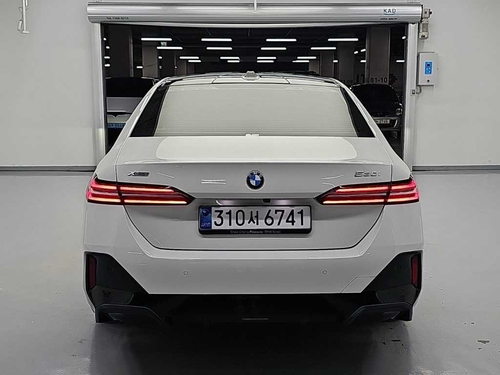 BMW 5시리즈 5시리즈 (G60) 530i xDrive M 스포츠 이미지 3