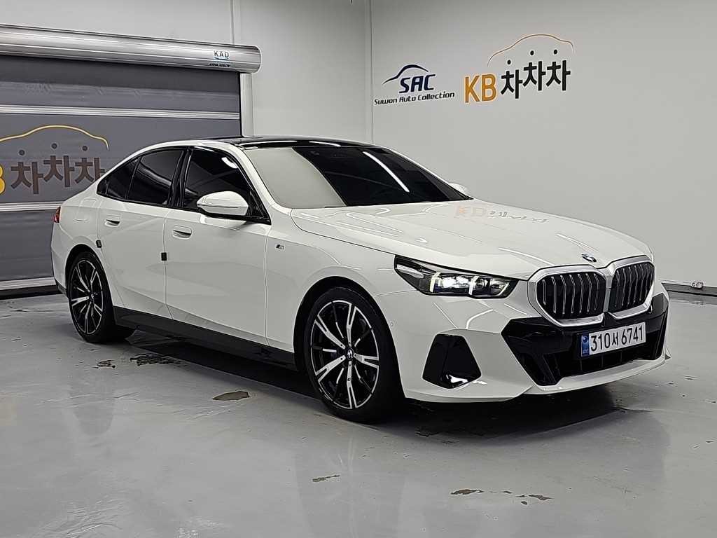 BMW 5시리즈 5시리즈 (G60) 530i xDrive M 스포츠 이미지 4