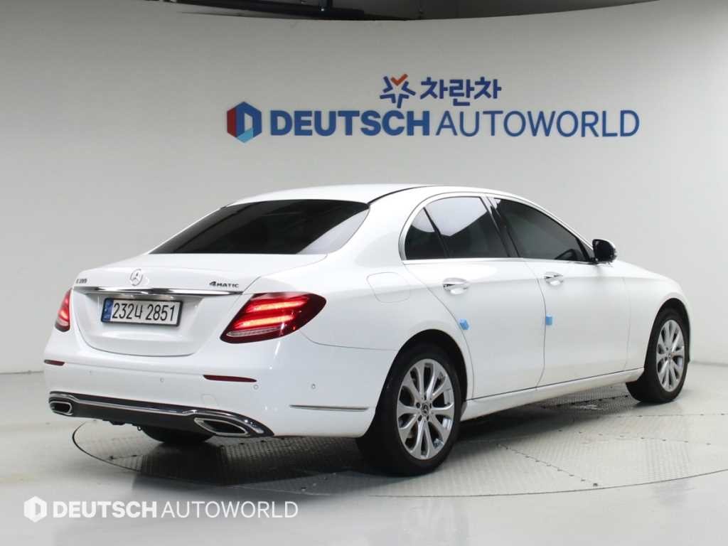 벤츠 E 클래스 E-클래스 W213 E300 4MATIC 익스클루시브 스텐다드 이미지 2