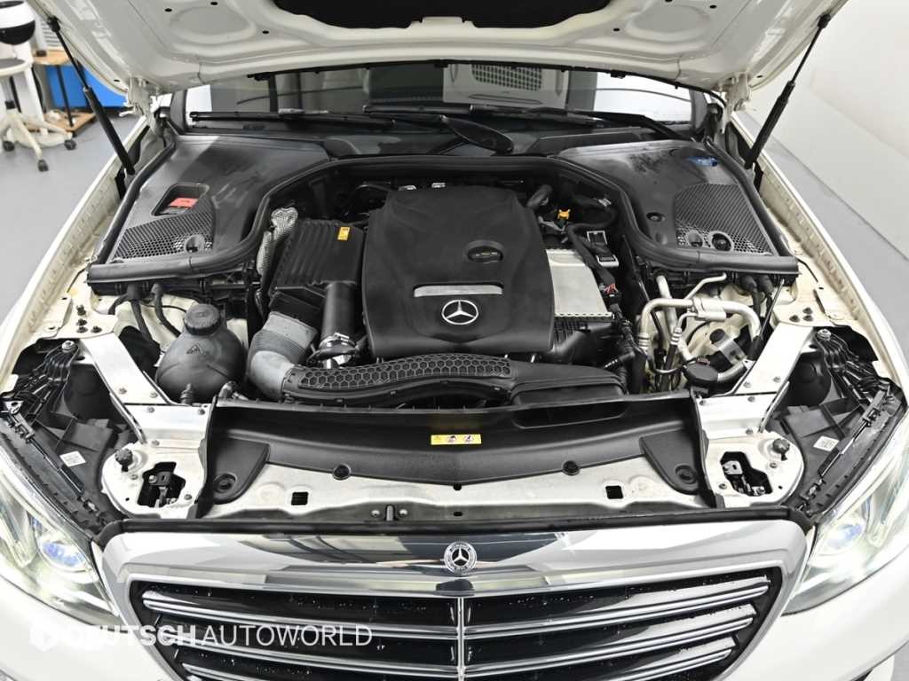 벤츠 E 클래스 E-클래스 W213 E300 4MATIC 익스클루시브 스텐다드 이미지 6