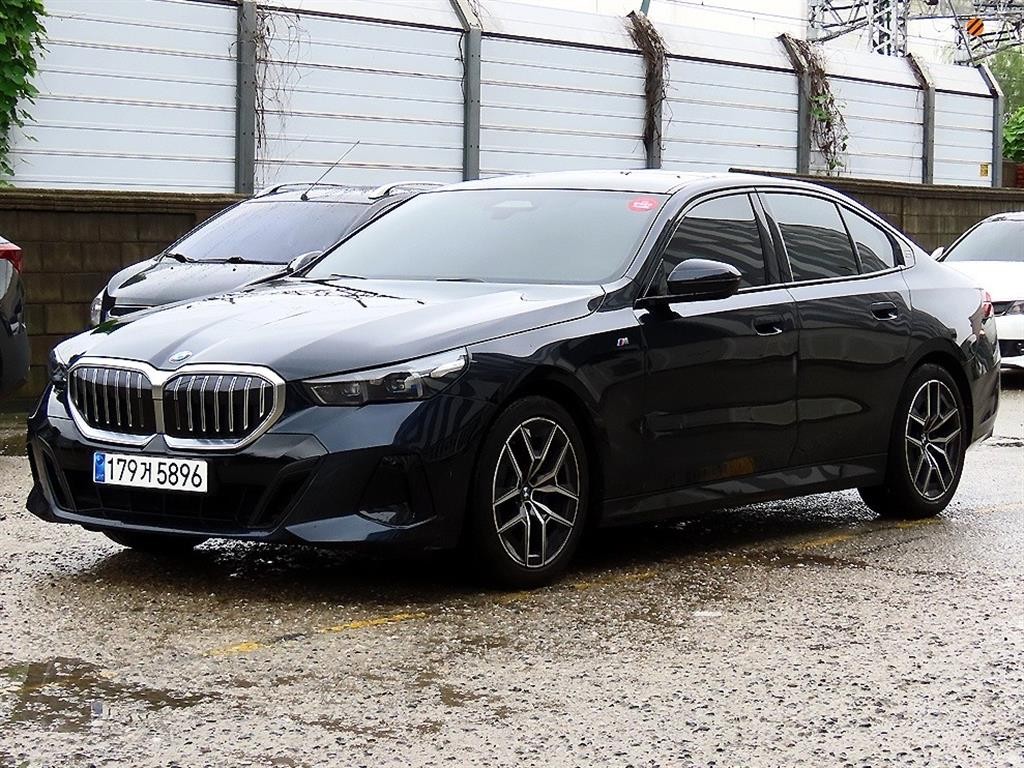 BMW 5시리즈 5시리즈 (G60) 523d M 스포츠 이미지 2
