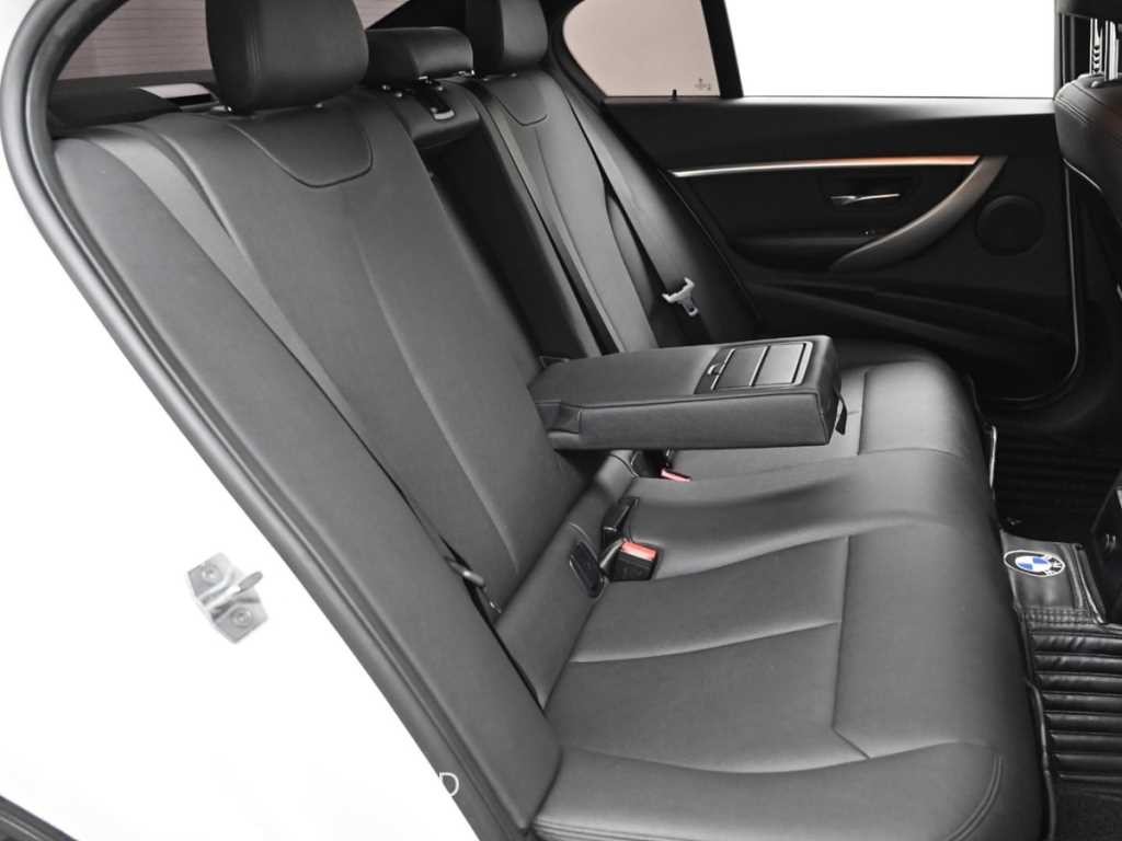 BMW 3시리즈 3시리즈 (F30) 320d M 스포츠 이미지 12