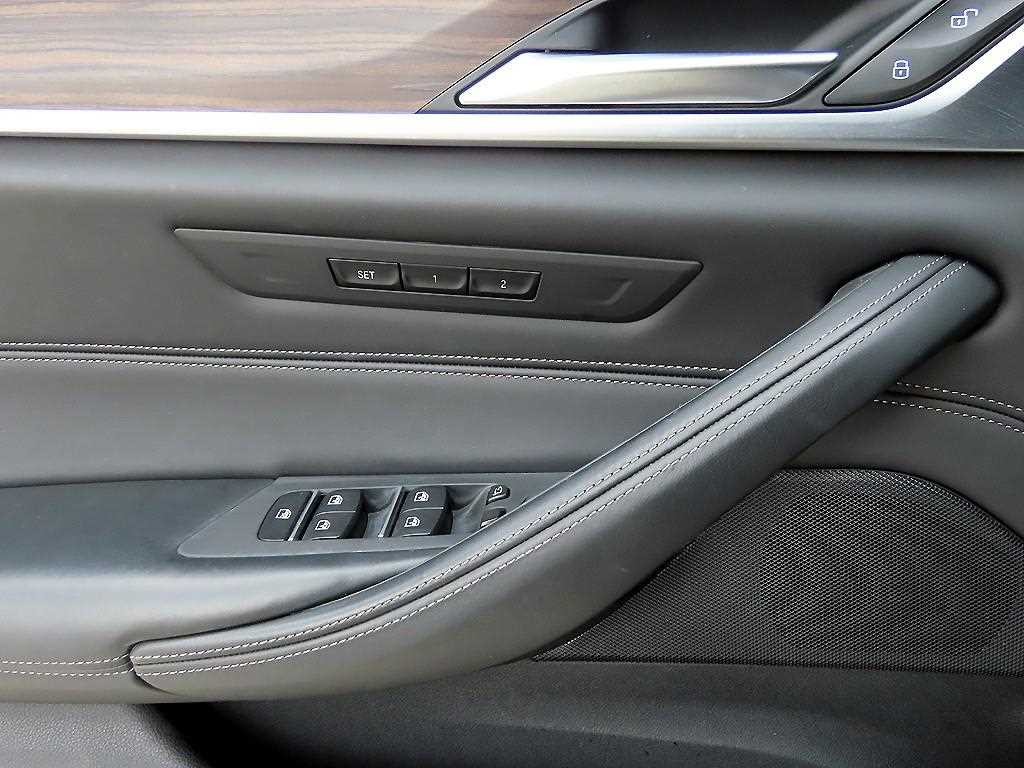 BMW 5시리즈 5시리즈 (G30) 530i xDrive 럭셔리 플러스 이미지 12