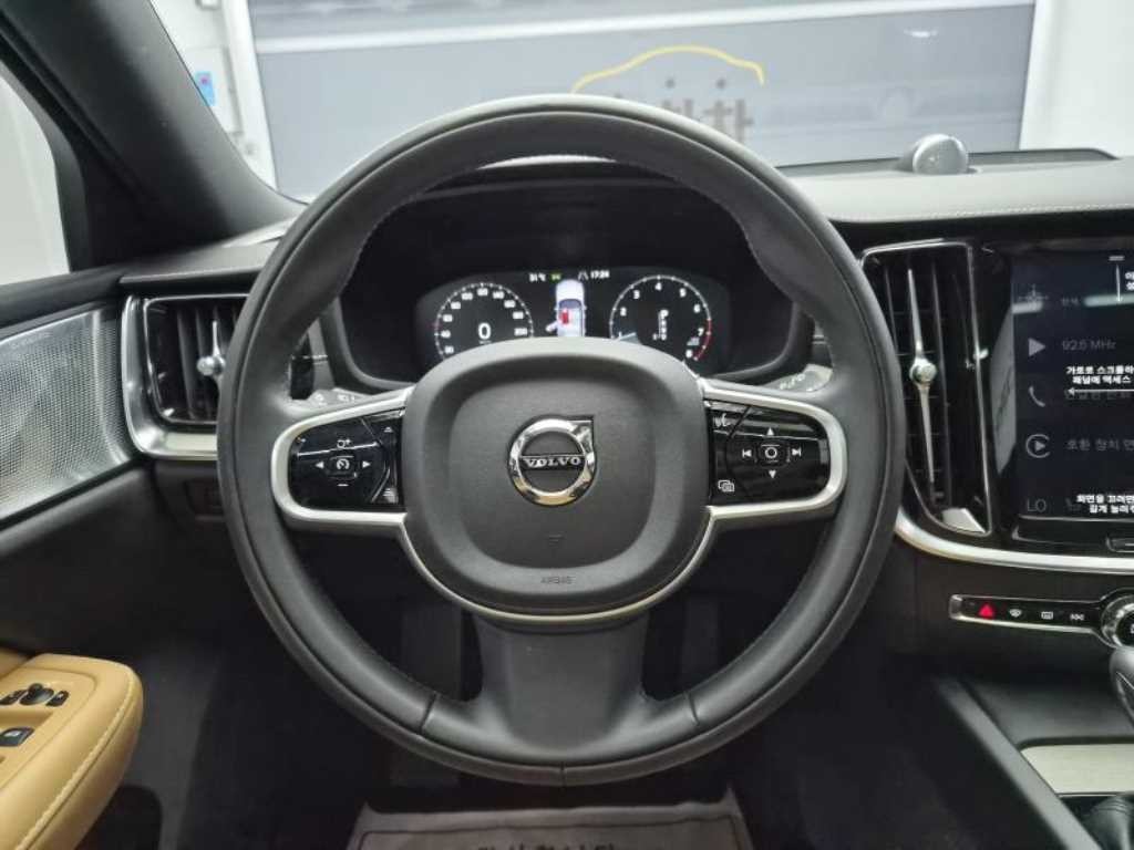 볼보 V60 V60 크로스 컨트리 2세대 2.0 T5 프로 AWD 이미지 11