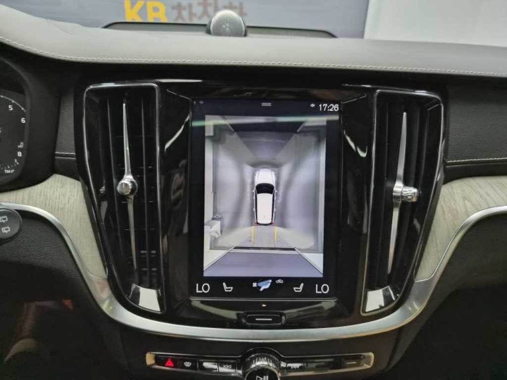 볼보 V60 V60 크로스 컨트리 2세대 2.0 T5 프로 AWD 이미지 13