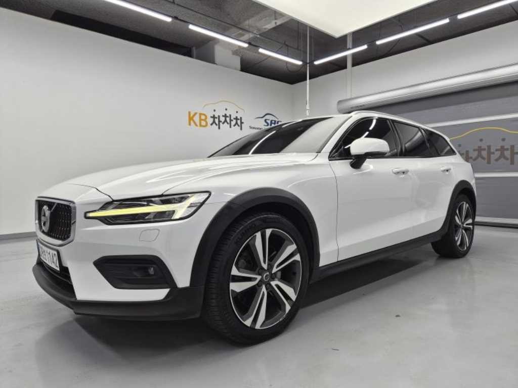 볼보 V60 V60 크로스 컨트리 2세대 2.0 T5 프로 AWD 이미지 3