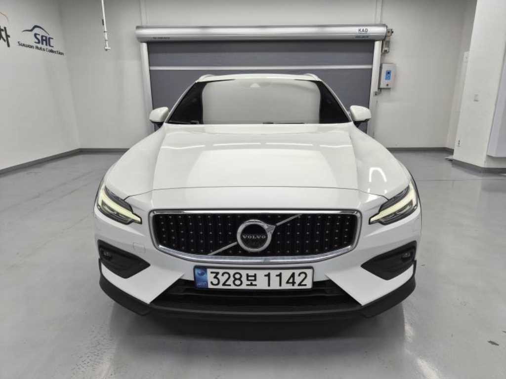볼보 V60 V60 크로스 컨트리 2세대 2.0 T5 프로 AWD 이미지 5