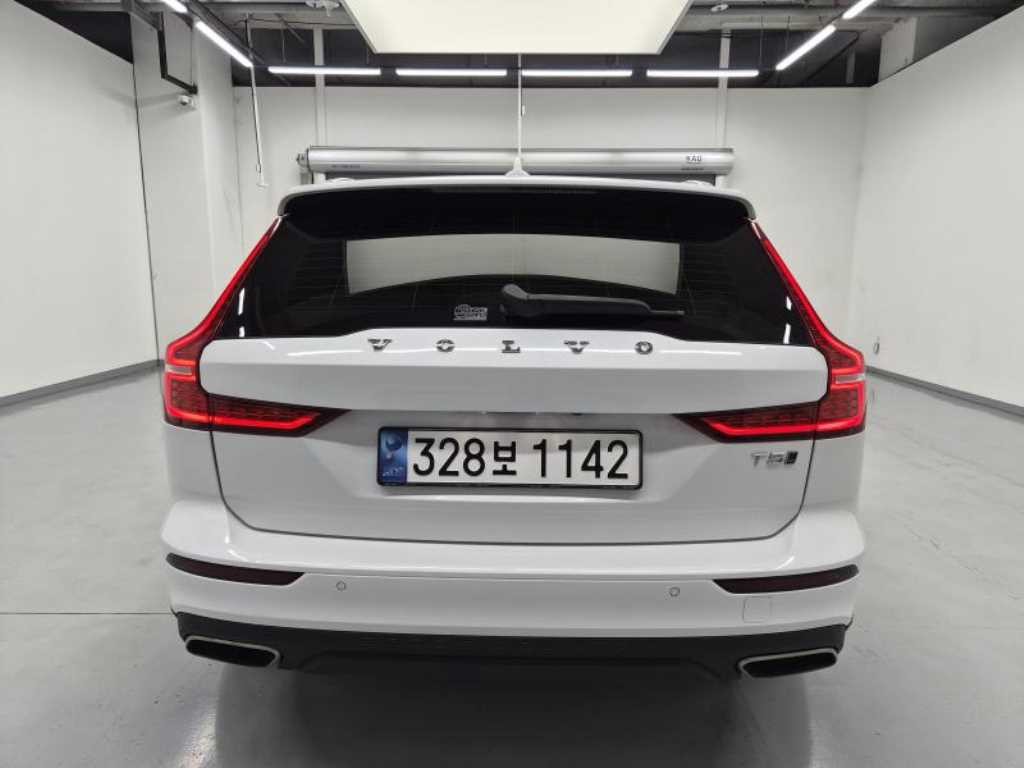 볼보 V60 V60 크로스 컨트리 2세대 2.0 T5 프로 AWD 이미지 6