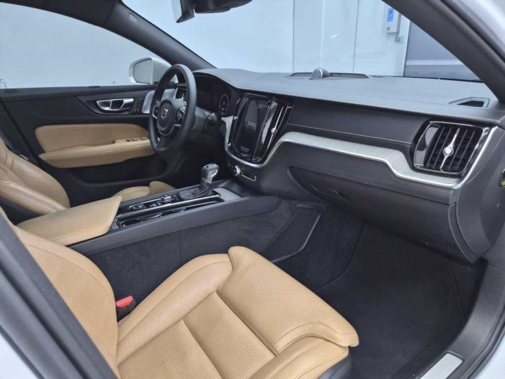 볼보 V60 V60 크로스 컨트리 2세대 2.0 T5 프로 AWD 이미지 7