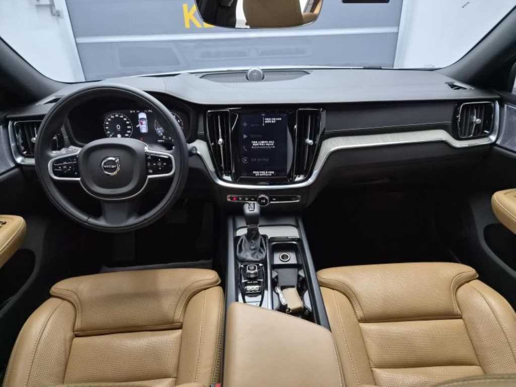 볼보 V60 V60 크로스 컨트리 2세대 2.0 T5 프로 AWD 이미지 8
