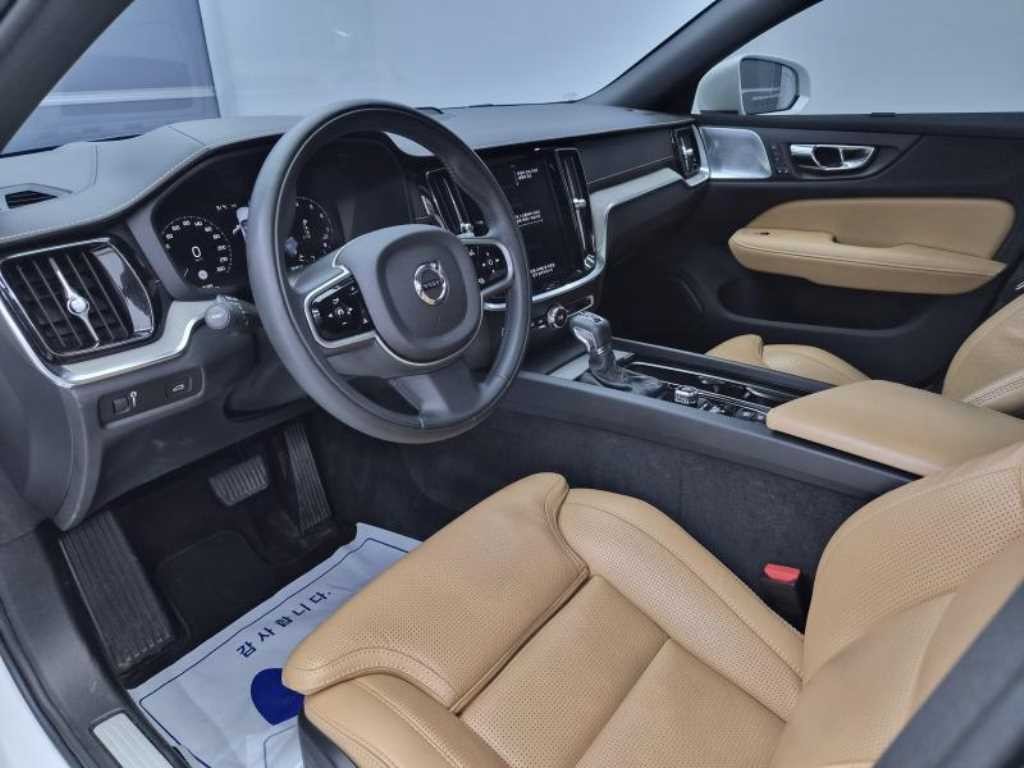 볼보 V60 V60 크로스 컨트리 2세대 2.0 T5 프로 AWD 이미지 9