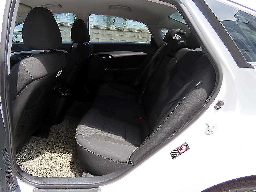현대 i40 더뉴i40Saloon 1.7 VGT 유니크 이미지 6