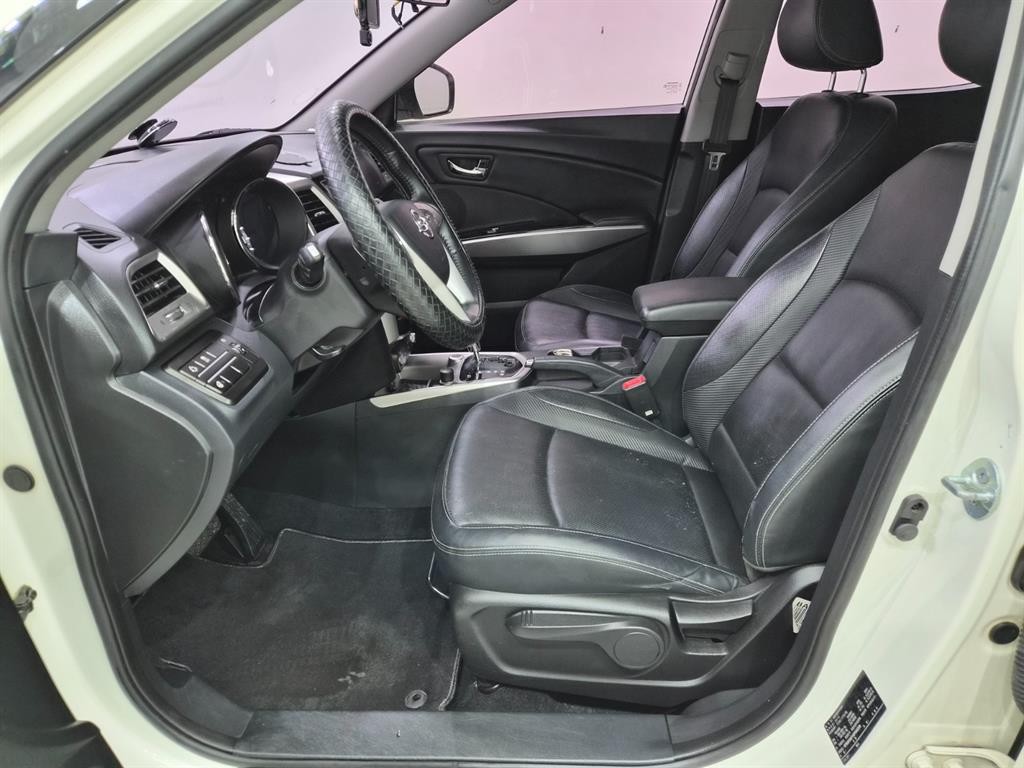 KG모빌리티(쌍용) 티볼리 디젤 2WD 1.6 LX 이미지 10