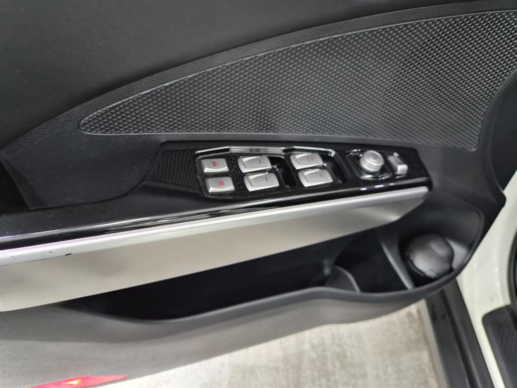 KG모빌리티(쌍용) 티볼리 디젤 2WD 1.6 LX 이미지 11