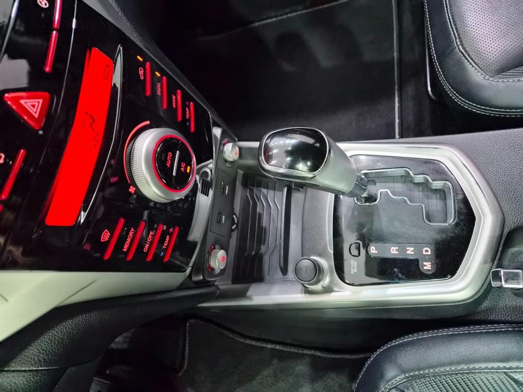 KG모빌리티(쌍용) 티볼리 디젤 2WD 1.6 LX 이미지 16