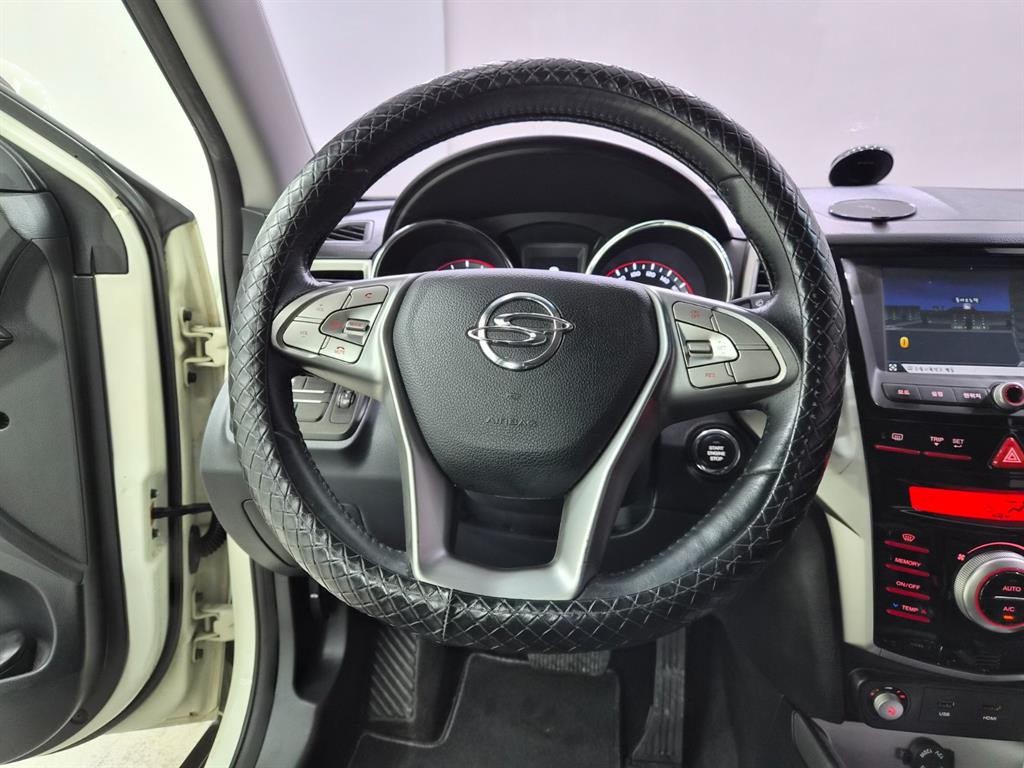 KG모빌리티(쌍용) 티볼리 디젤 2WD 1.6 LX 이미지 9