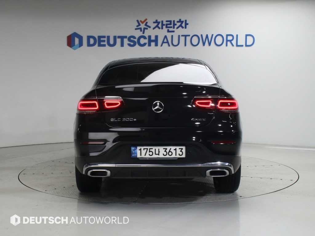 벤츠 GLC 클래스 GLC클래스 X253 GLC 300 e 4MATIC 쿠페 이미지 4