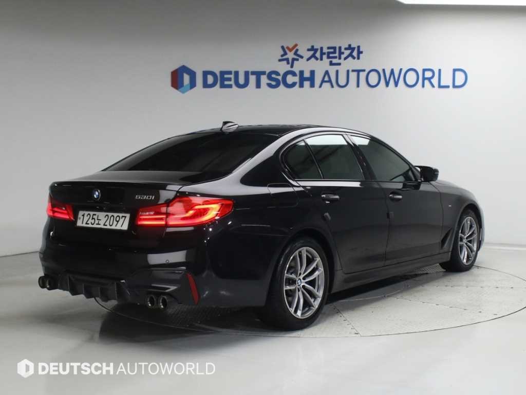 BMW 5시리즈 5시리즈 (G30) 530i M 스포츠 플러스 이미지 2