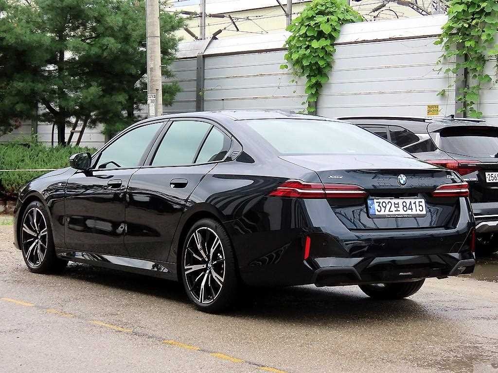 BMW 5시리즈 5시리즈 (G60) 530i xDrive M 스포츠 이미지 3